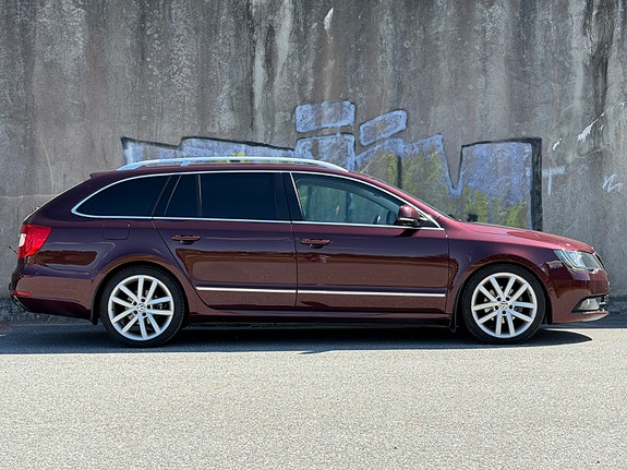 Skoda Superb 3 of 5
