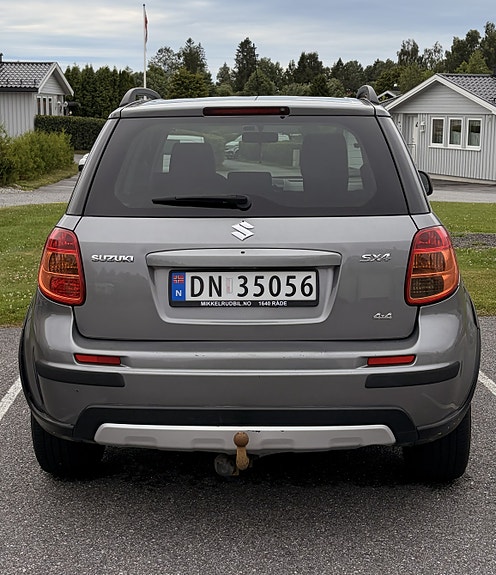 Suzuki SX4 3 of 5