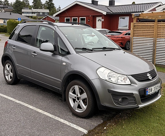 Suzuki SX4 2 of 5