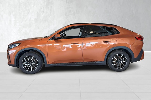 BMW iX2 4 of 25