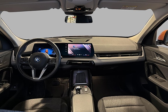 BMW iX2 13 of 25