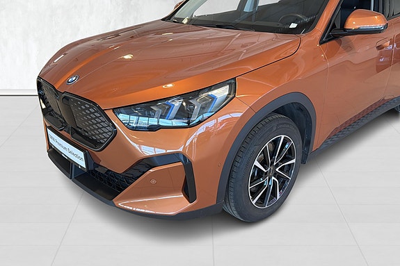 BMW iX2 7 of 25
