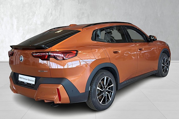 BMW iX2 3 of 25