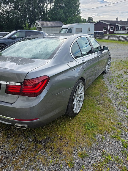 BMW 740d 4 of 20