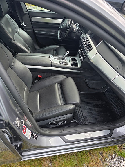 BMW 740d 8 of 20