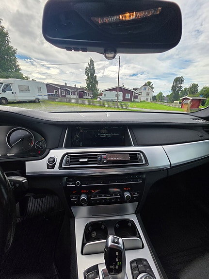 BMW 740d 16 of 20