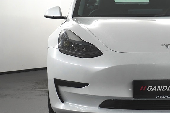 Tesla Model 3 3 of 5