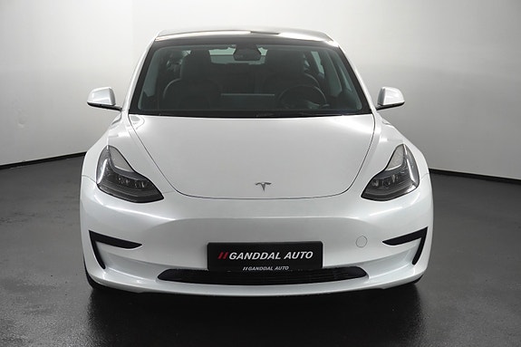 Tesla Model 3 4 of 5