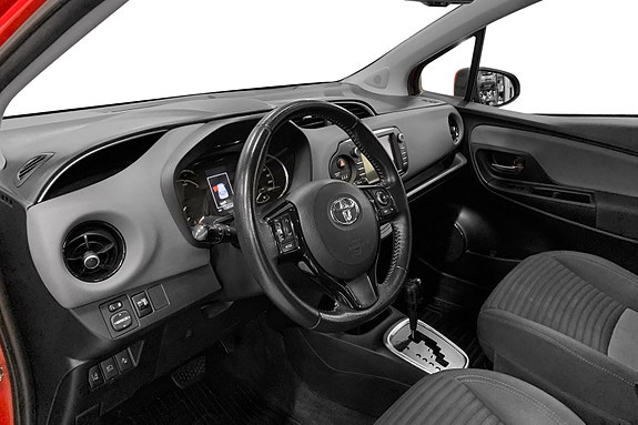 Toyota Yaris 9 of 13
