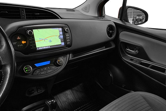 Toyota Yaris 3 of 5