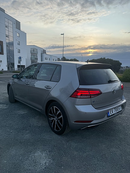 Volkswagen e-Golf VII 4 of 25