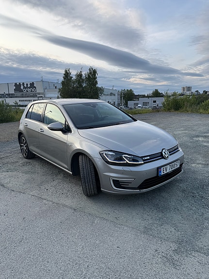 Volkswagen e-Golf VII 2 of 25