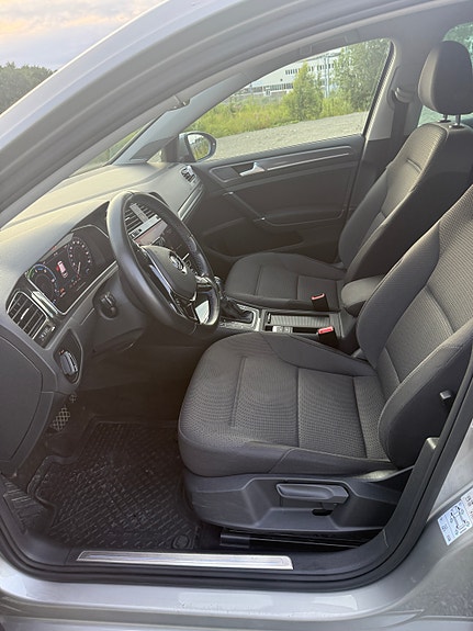 Volkswagen e-Golf VII 9 of 25