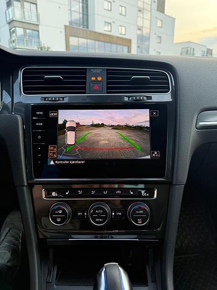 Volkswagen e-Golf VII 23 of 25