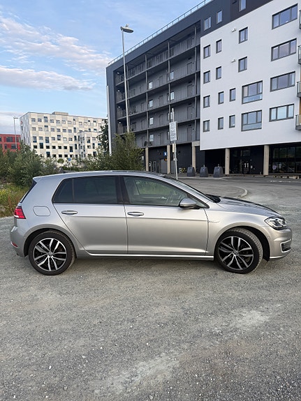 Volkswagen e-Golf VII 3 of 25