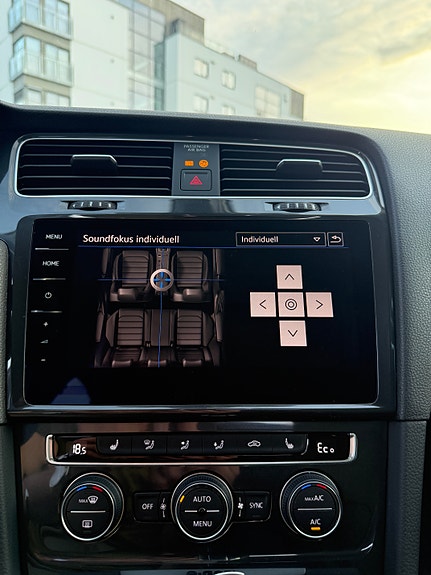 Volkswagen e-Golf VII 21 of 25