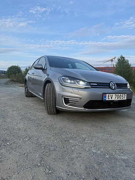 Volkswagen e-Golf VII 17 of 25
