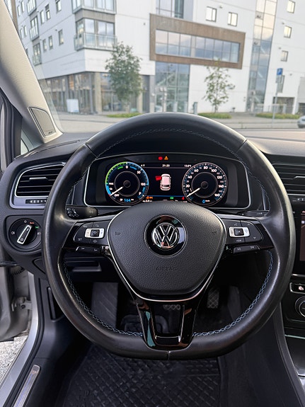 Volkswagen e-Golf VII 6 of 25