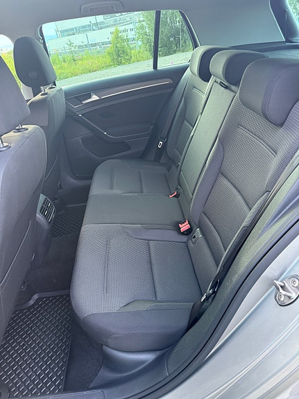 Volkswagen e-Golf VII 11 of 25