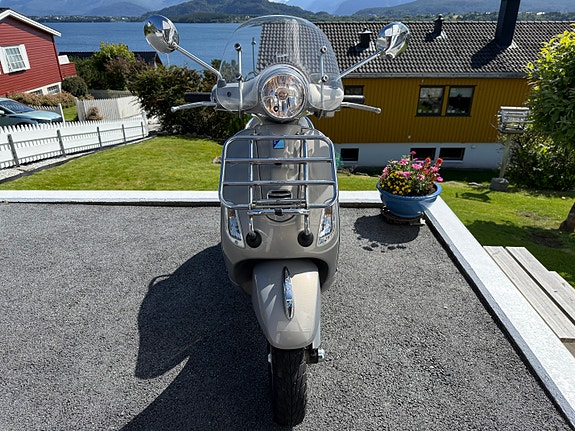 Vespa LX 50 Touring 2 of 5