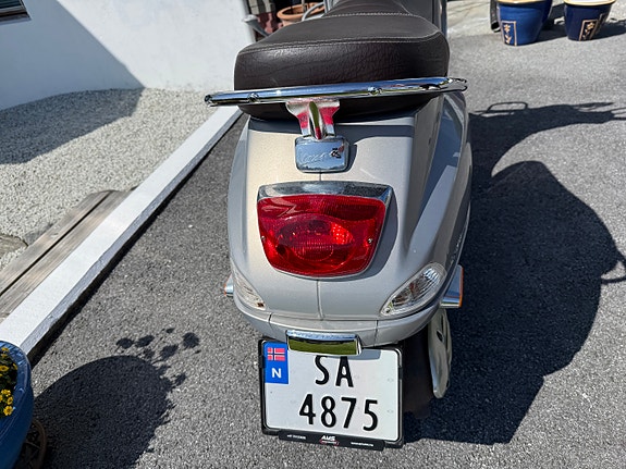 Vespa LX 50 Touring 3 of 5