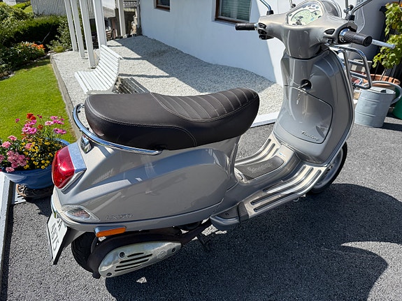 Vespa LX 50 Touring 4 of 5