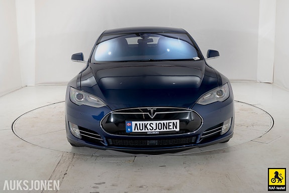 Tesla Model S 2 of 5