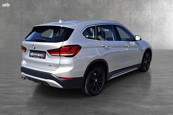 BMW X1 3 of 5