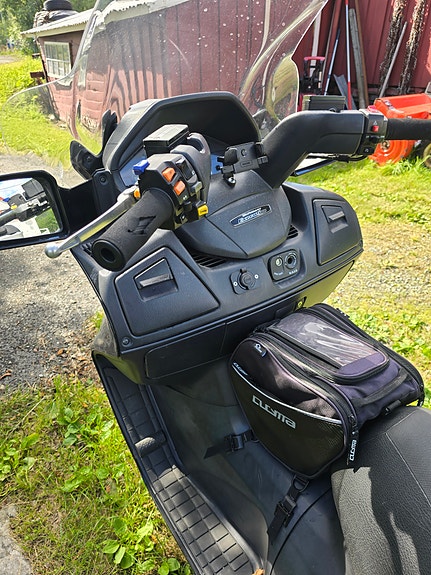 Suzuki AN 650 Burgman 2 of 7