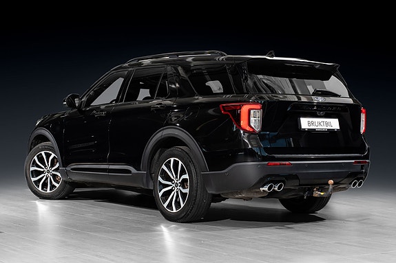 Ford Explorer 2 of 5