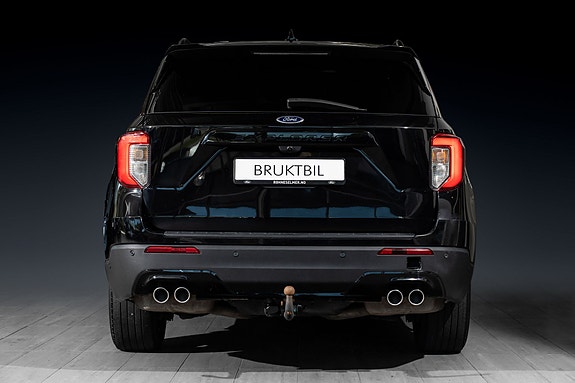 Ford Explorer 4 of 5