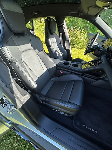 Porsche Taycan 4 26 of 30