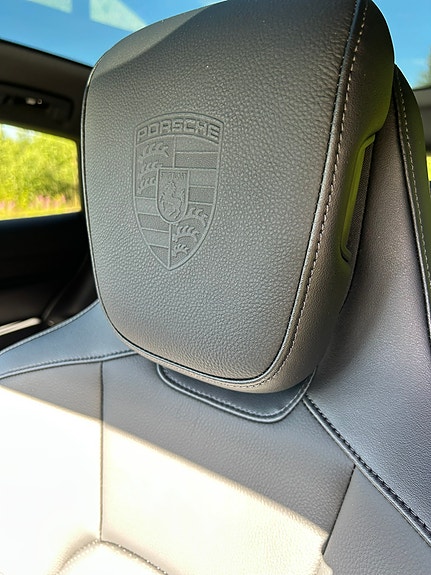 Porsche Taycan 4 14 of 30