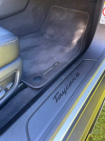 Porsche Taycan 4 17 of 30