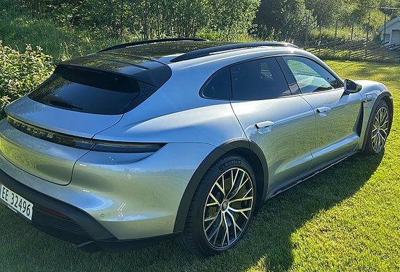 Porsche Taycan 4 7 of 30