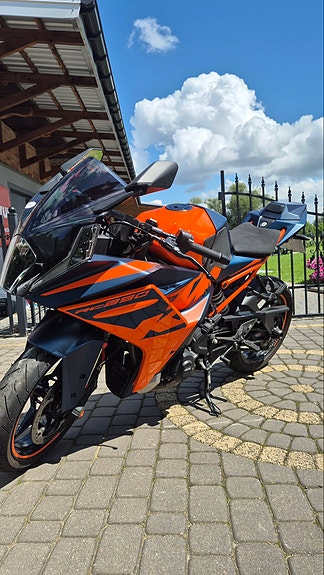 KTM RC 390 3 of 4
