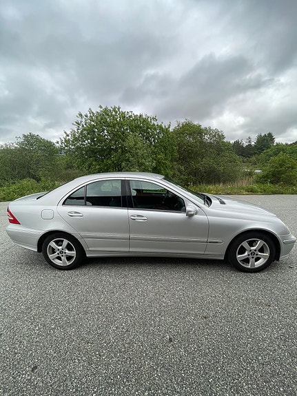 Mercedes-Benz C220 4 of 30