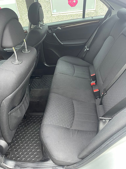 Mercedes-Benz C220 11 of 30