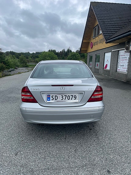 Mercedes-Benz C220 6 of 30