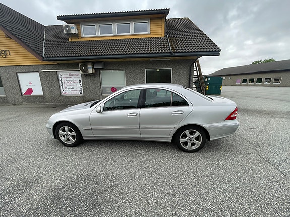 Mercedes-Benz C220 8 of 30