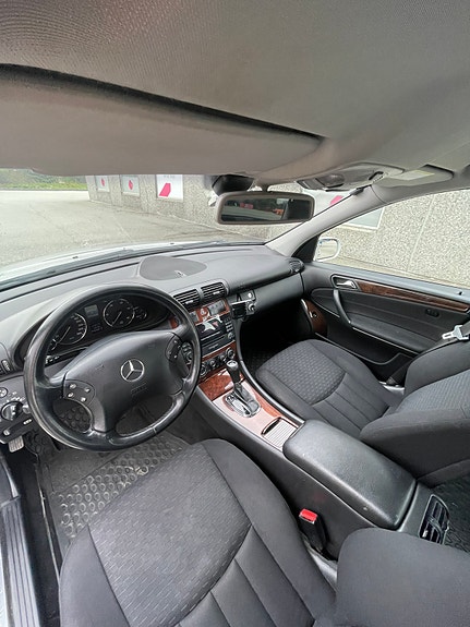 Mercedes-Benz C220 14 of 30