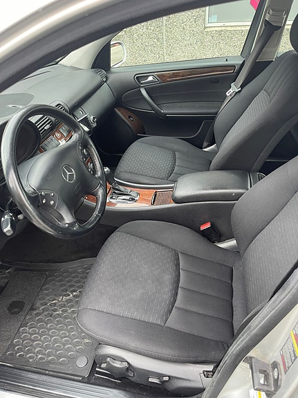 Mercedes-Benz C220 13 of 30
