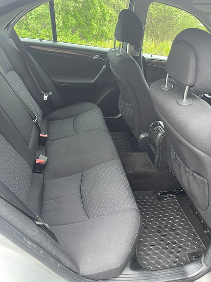Mercedes-Benz C220 10 of 30