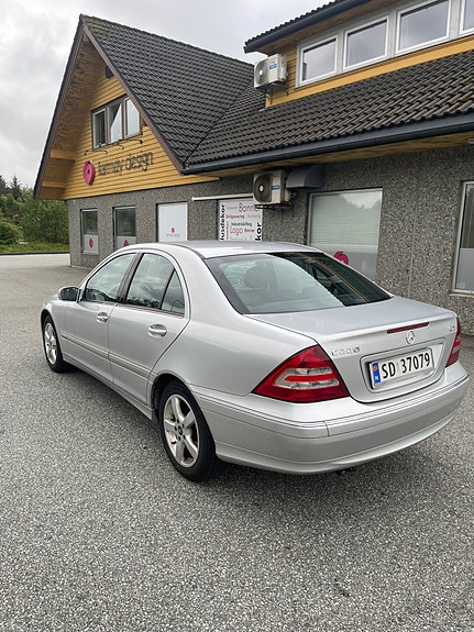 Mercedes-Benz C220 7 of 30