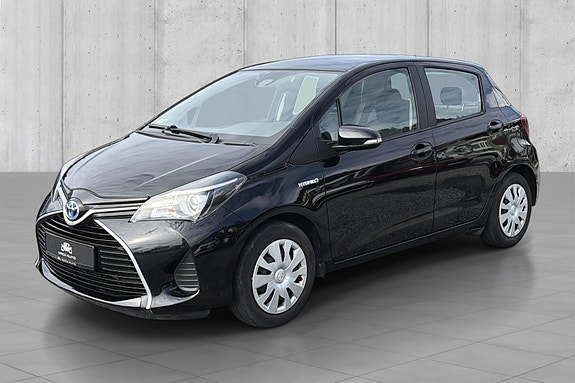 Toyota Yaris 3 of 5