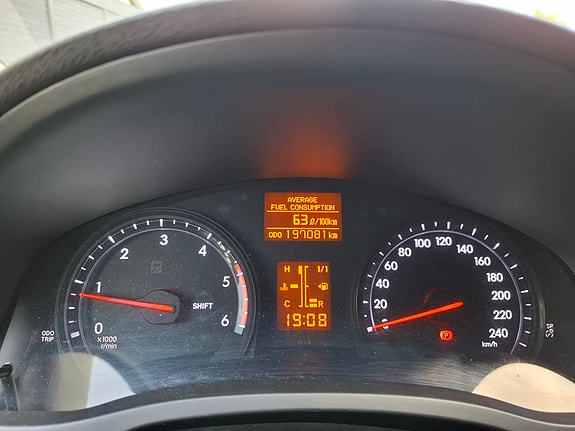 Toyota Avensis 5 of 5