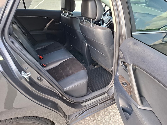Toyota Avensis 4 of 5