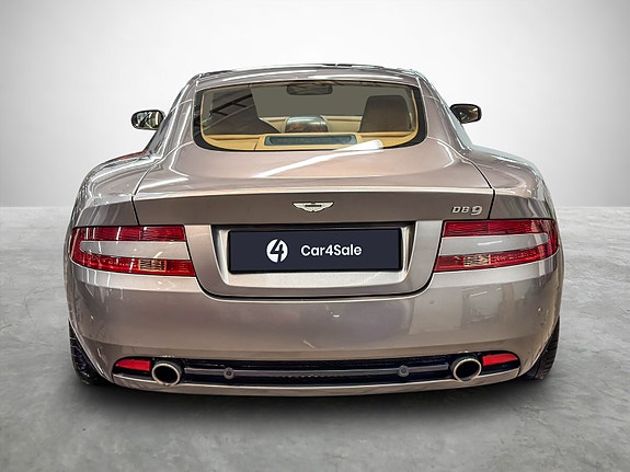 Aston Martin DB9 4 of 5