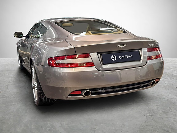 Aston Martin DB9 3 of 5