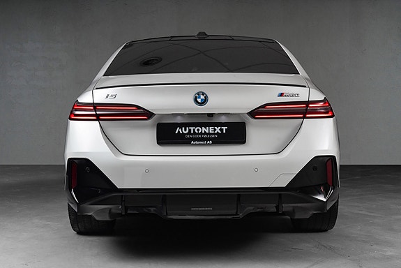 BMW i5 7 of 27